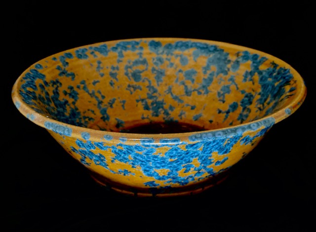 Porcelain bowl glazed with a macrocrystalline glaze