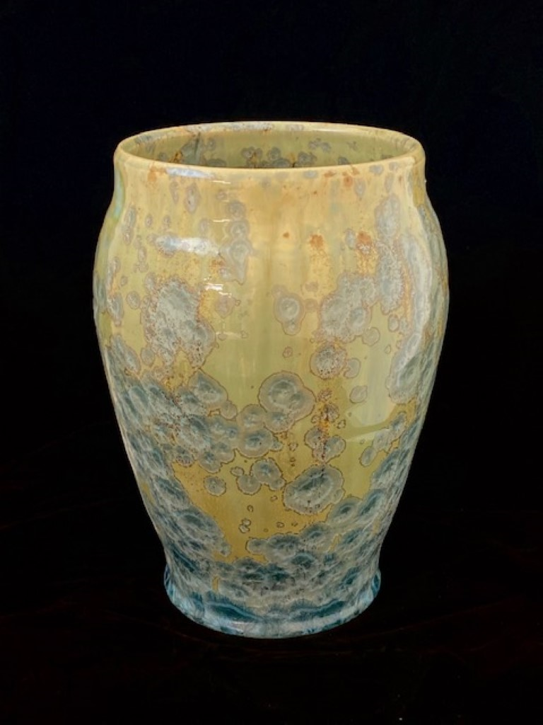 Porcelain vase glazed with a macrocrystalline glaze